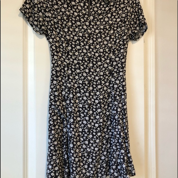 Forever 21 cute black floral dress in size M 🥰 - Picture 2 of 7